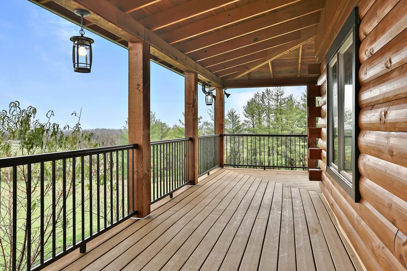 Knobview Lodge deck view