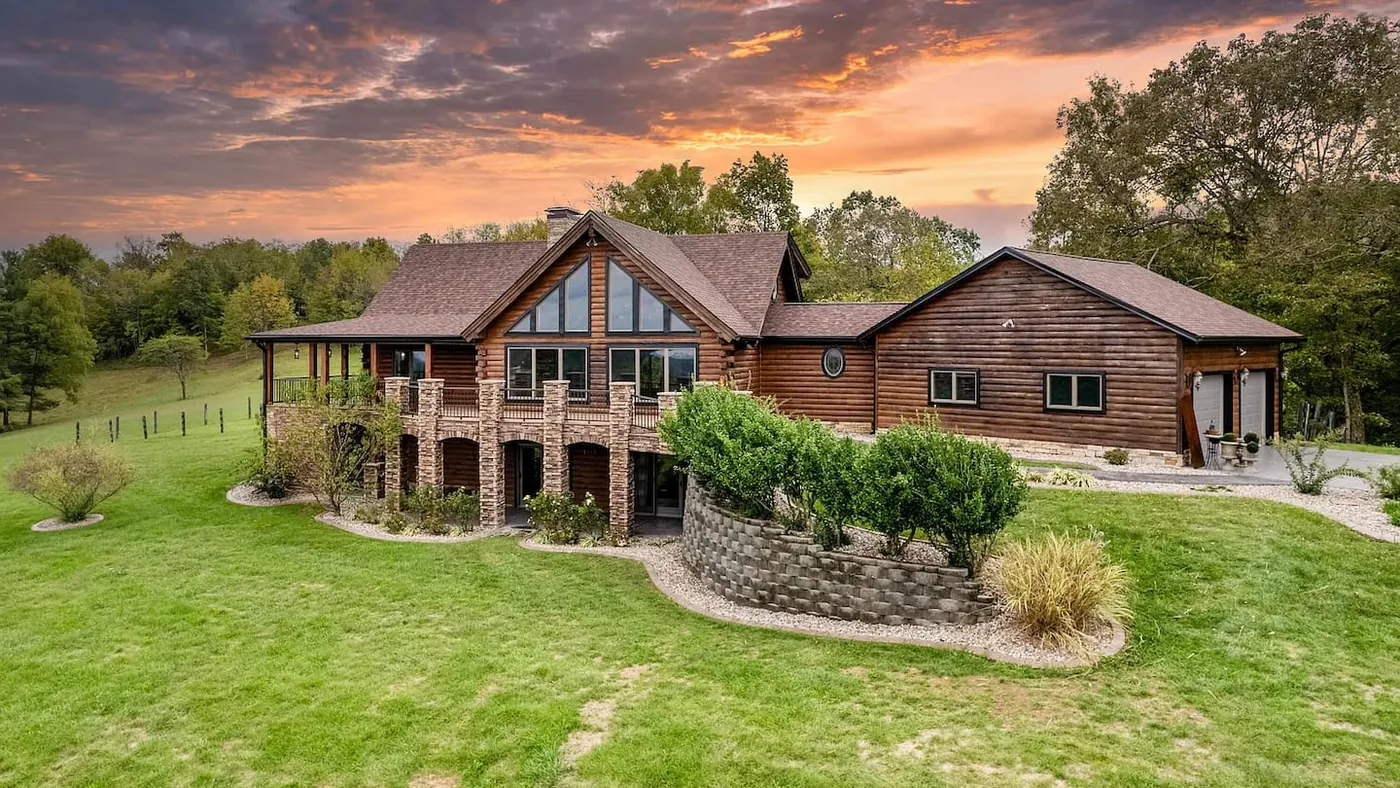 Knobview Lodge glowing at sunset on its hillside