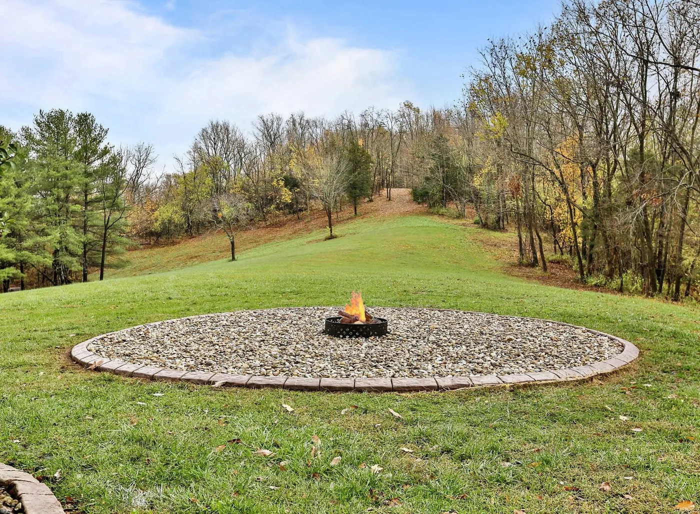 Meadow fire pit