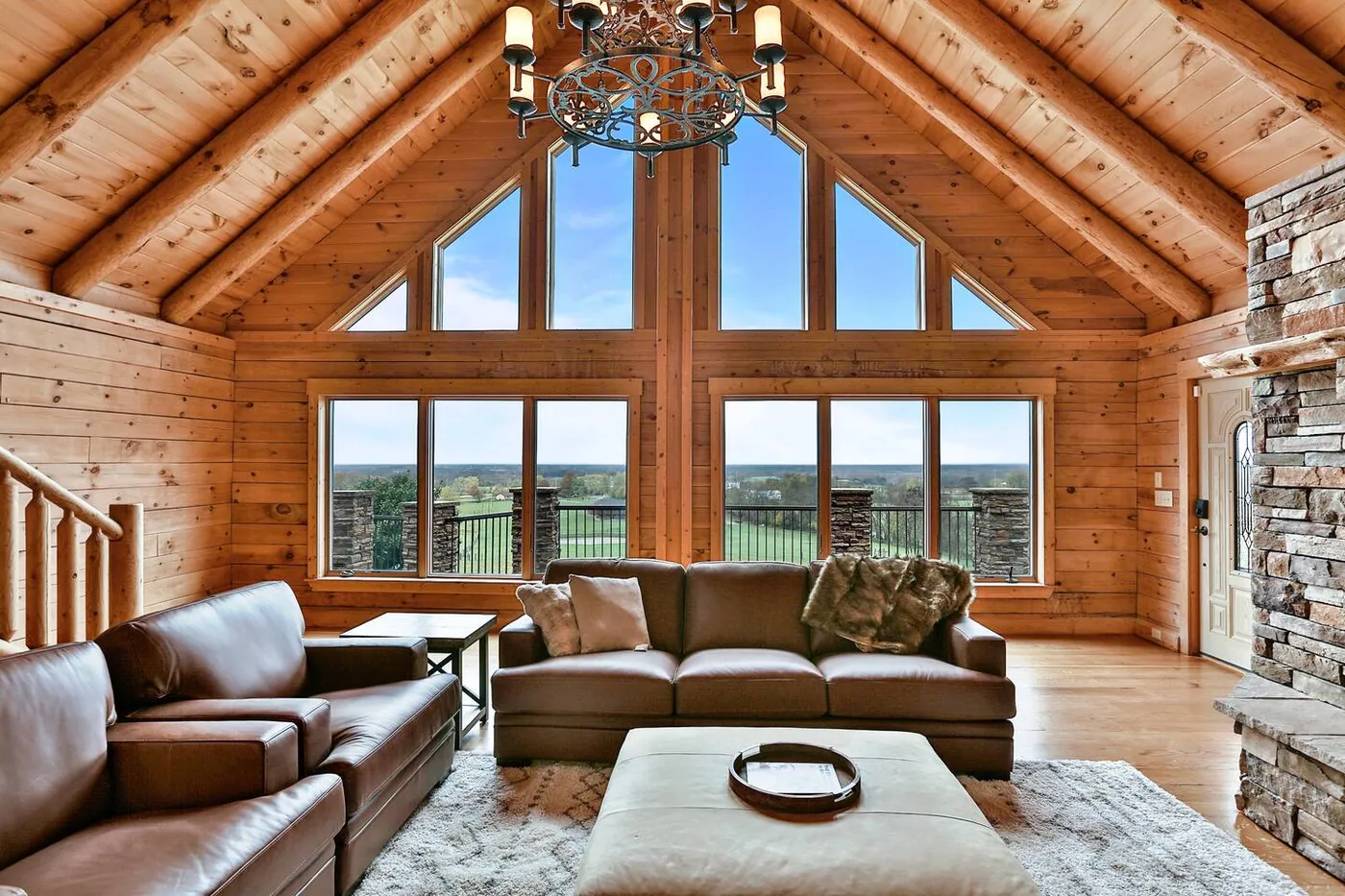 Knobview Lodge great room windows