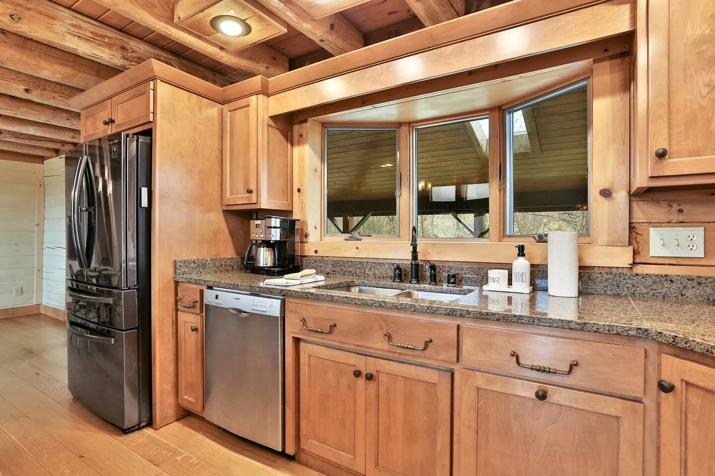 Knobview Lodge kitchen appliances