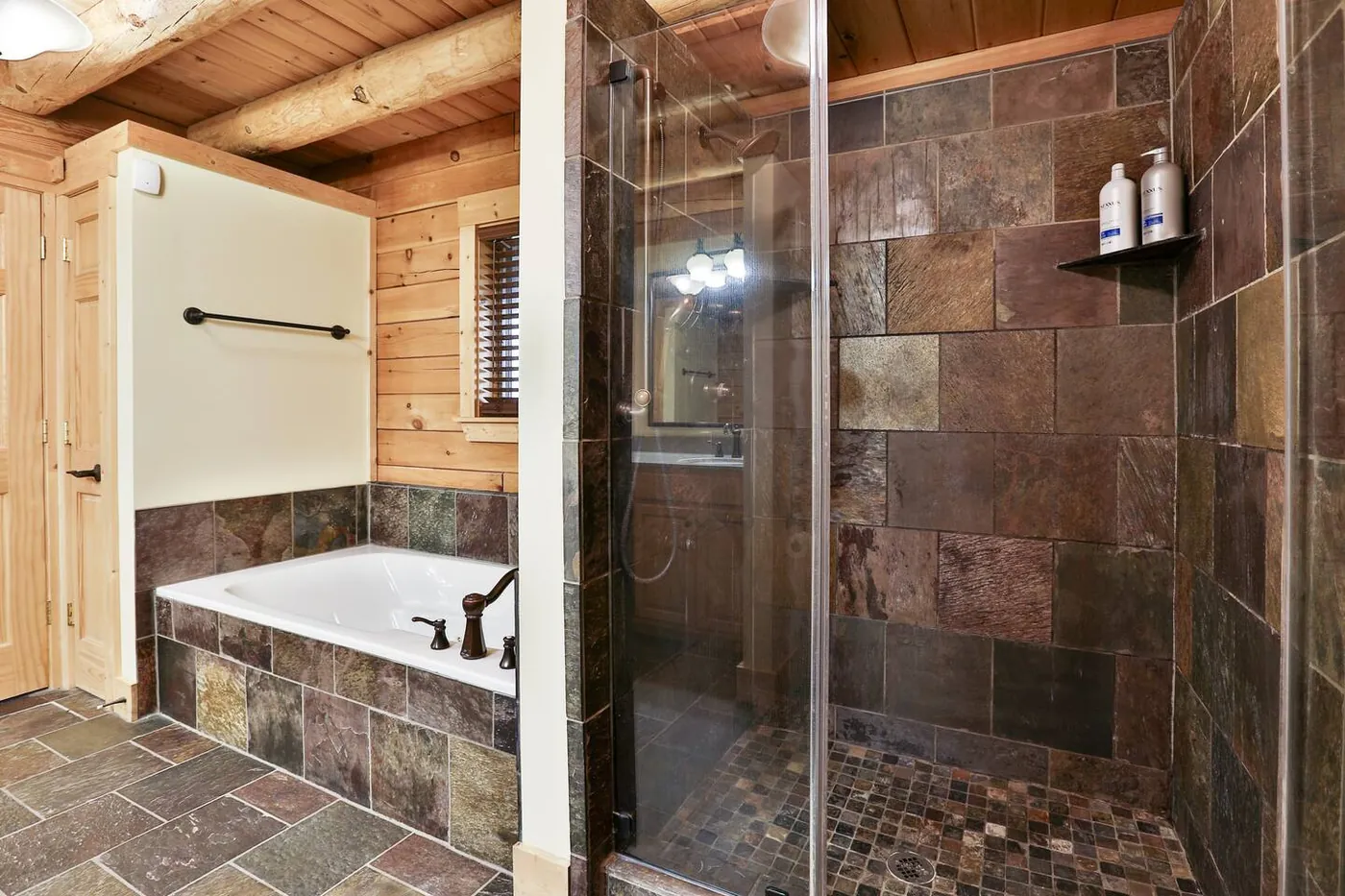 Soaking-tub bath